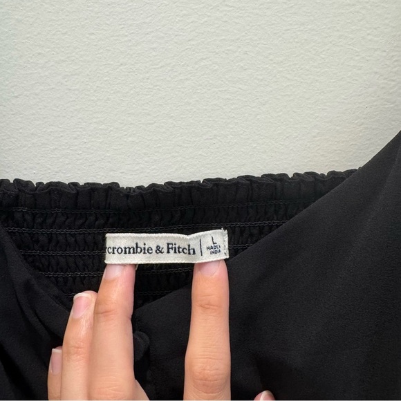 Abercrombie & Fitch Strappy Tank Blouse black
Size L - Picture 6 of 7